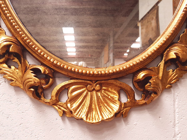 A beautiful 19th century Italian decorative gilt carved oval wall mirror and in good original condition.