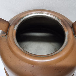 Great condition vintage copper kettle with black handle. Please view photos as they help form part of the description.