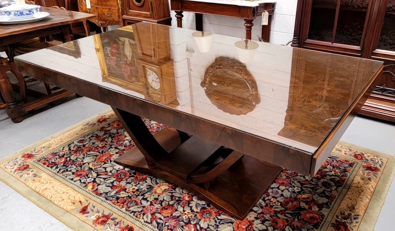 French Art Deco Figured Walnut dining table and six chairs. This stylish table also comes with a glass top and can be used with or without it. The chairs are very comfortable and the table can also fit another two chairs at either end making it a 6-8 seater. The table is in good original detailed condition with character marks to the top of table as shown in the pictures. This table and six chairs have been sourced locally.