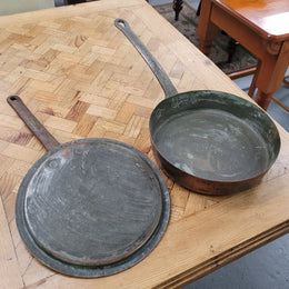 Heavy French 19th century frying pan skillet with lid. It has been sourced from France and is in good original detailed condition.
