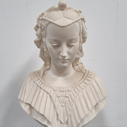 A Giannelli signed Angelica Maria bust on a white marble base. It is in good original condition with no faults.