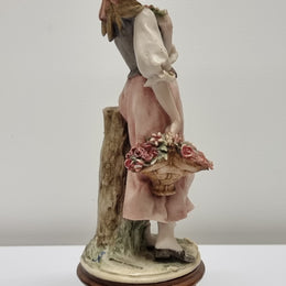 Lovely Italian figurine of girl carrying basket with flowers, figurine is on a wooden base. It is signed Giuseppe Armani and 1982 FLORENCE. In good original condition.  Please view photos as they form part of the description.