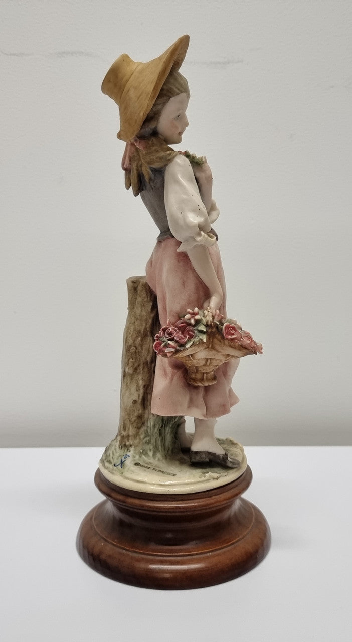 Lovely Italian figurine of girl carrying basket with flowers, figurine is on a wooden base. It is signed Giuseppe Armani and 1982 FLORENCE. In good original condition.  Please view photos as they form part of the description.