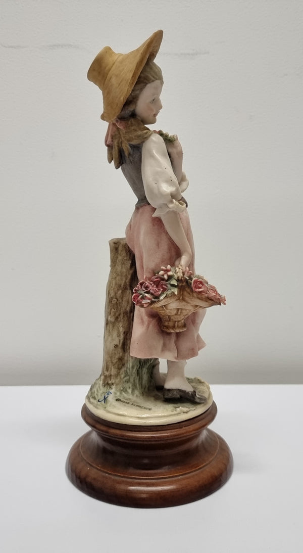 Lovely Italian figurine of girl carrying basket with flowers, figurine is on a wooden base. It is signed Giuseppe Armani and 1982 FLORENCE. In good original condition.  Please view photos as they form part of the description.