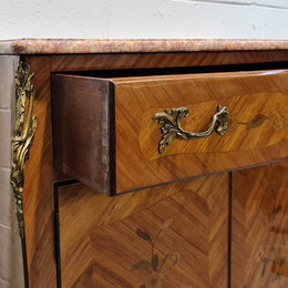 French Louis XV style marquetry inlaid marble top side cabinet. It has one drawer at the top and two doors open up to two adjustable shelves. It has beautiful coloured marble and decorative mounts. In good original detailed condition.