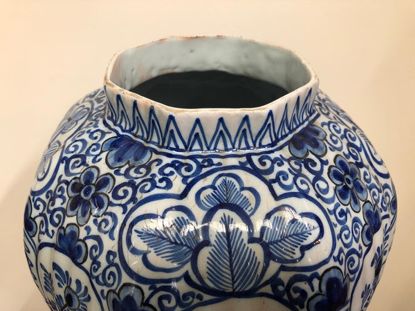 Large early 18th Century Dutch Delft (tin glazed earthenware) hand painted lidded vase. Decorated in the Chinese style with dog of Fu finial on top of lid. (Mark for Adriaa Rejsselberg 1713 - 1735).