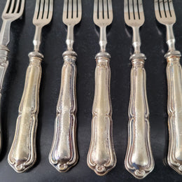 Mixed Set of cutlery with (800) continental silver handles, 13 pieces in total. in good original condition please view photos as they help form part of the description.