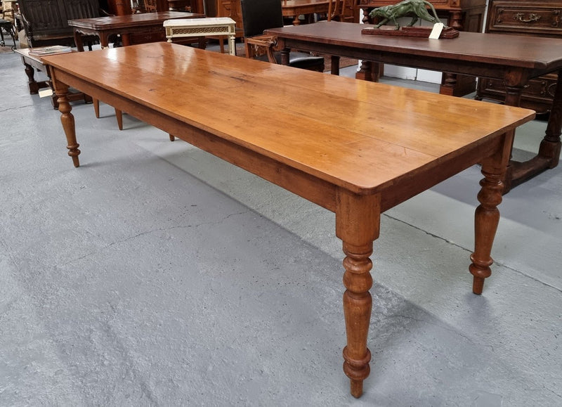 Fabulous Antique Australian Kauri pine farmhouse table that would easily seat 8 to 10 people. in good original detailed condition.