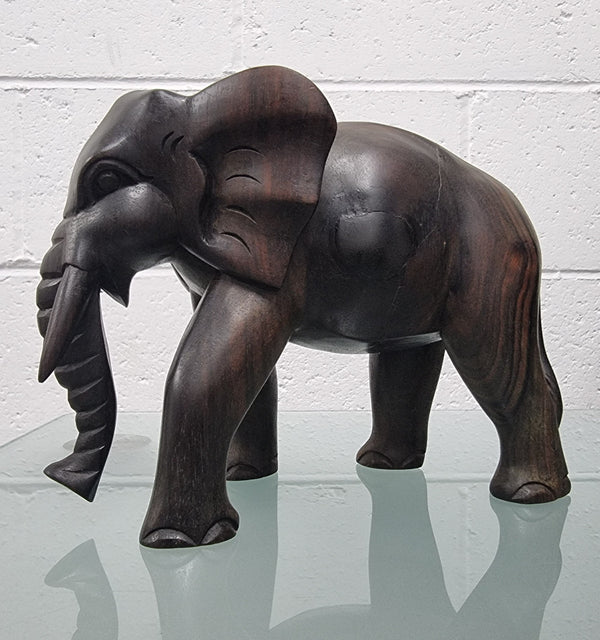 Lovely vintage ebony elephant, in good original condition.