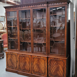 Georgian style Breakfront Flame Mahogany four door bookcase. A very impressive piece with plenty of storage and is of pleasing narrow proportions. It has been sourced locally and is in good original detailed condition.