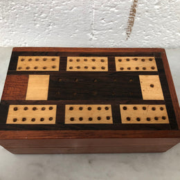 Vintage inlaid wooden Cribbage box. In good clean original condition.