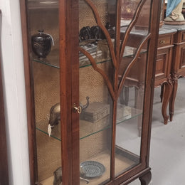 Art Deco single door display cabinet with two fixed glass shelves. It is in good original condition and has been sourced locally.