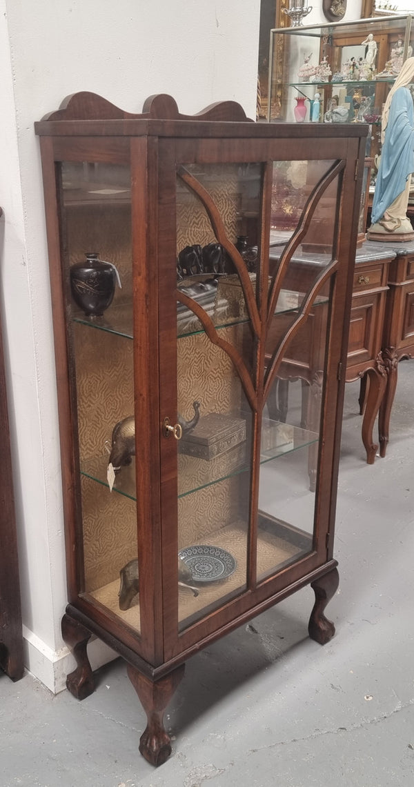Art Deco single door display cabinet with two fixed glass shelves. It is in good original condition and has been sourced locally.