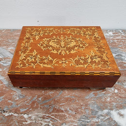 Vintage decorative inlaid mahogany Music Box. In good condition please view photos as they help form part of the description.
