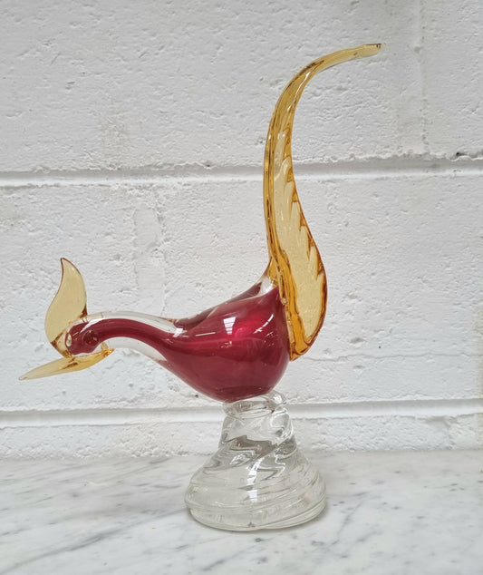 Beautiful Murano glass bird with its original sticker underneath in good original condition.