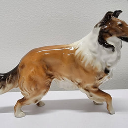 Rare Hutschenreuther Collie dog figurine. It is in good original condition and has been sourced locally. Please view photos as they help form part of the description.