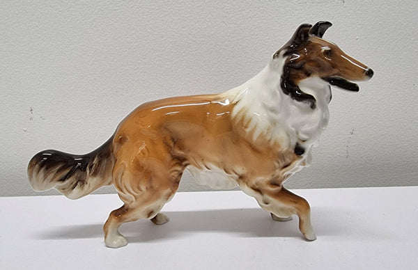 Rare Hutschenreuther Collie dog figurine. It is in good original condition and has been sourced locally. Please view photos as they help form part of the description.