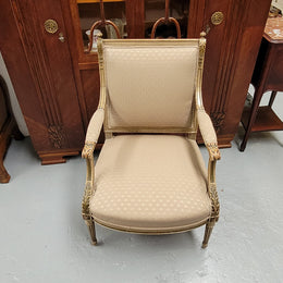 Louis XV style painted Fauteuil chair with attractive fabric upholstery. It has been sourced from France and is in good original detailed condition. The upholstery is in very good used condition, please view photos as they help for part of the description.