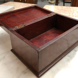 Australian Cedar Silky Oak wooden box. Is in good original condition. Cicra 1900's.