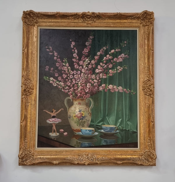 Beautifully framed signed Dutch floral oil on canvas of a beautiful vase of flowers and in a decorative frame. It is in good original detailed condition.