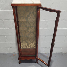 French Louis XV style small scaled display cabinet with marble top. It is of pleasing proportions with a lovely olive french damask fabric back and two glass shelves. In good original detailed condition.