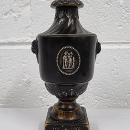 Lovely Victorian Wedgwood Georgian style small urn. In good original condition, please view photos as they help form part of the description.