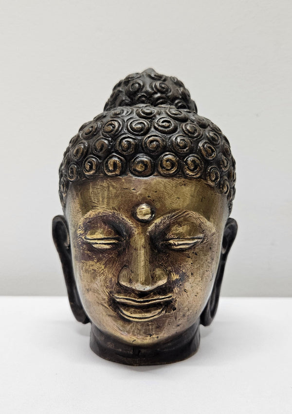 Lovely Antique bronze buddha head, in good original condition. Please see photos as they form part of the description.