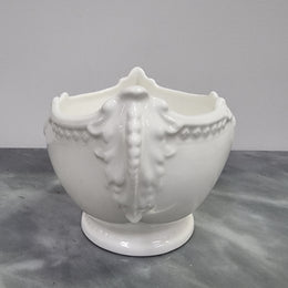 Lovely white shell shaped Coalport bowl . In good original condition with no chips or cracks, please view photos as they help form part of the description.