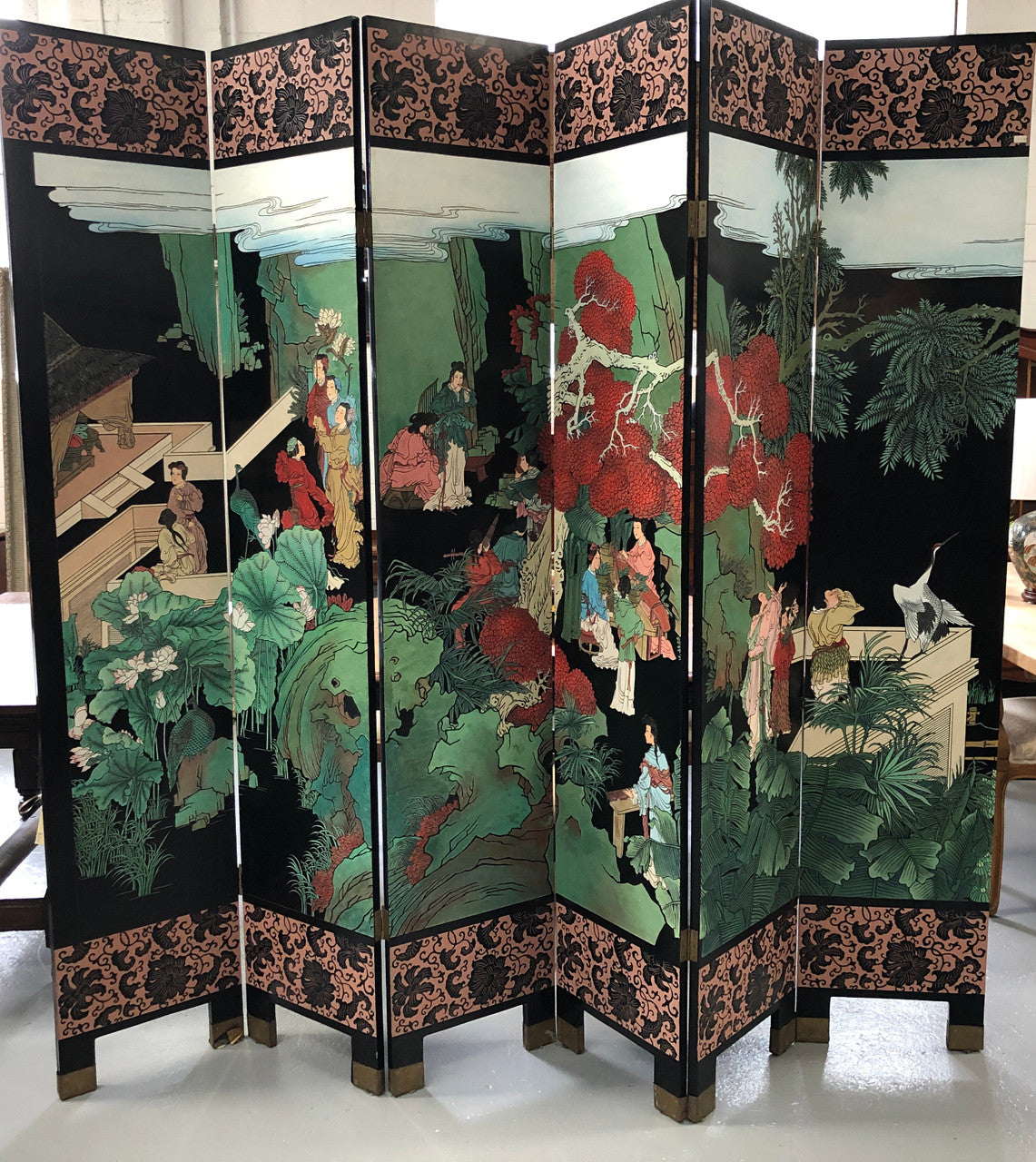 Fabulous Chinese Decorative dressing screen with lovely details in good original detailed condition.