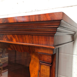 Beautiful Victorian flame Mahogany bookcase/display cabinet. It has four adjustable shelves and is in good original detailed condition.