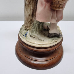 Lovely Italian figurine of girl carrying basket with flowers, figurine is on a wooden base. It is signed Giuseppe Armani and 1982 FLORENCE. In good original condition.  Please view photos as they form part of the description.