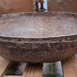 Early 19th Century rustic cast iron handled pan with a rich patina. It is in good original condition.