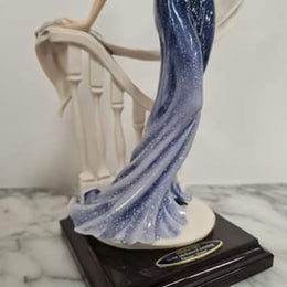 Vintage Giuseppe Armani figurine 1463C, “Some Enchanted Evening” Limited Edition Certificate 121/3000. 

New in Original Packaging.