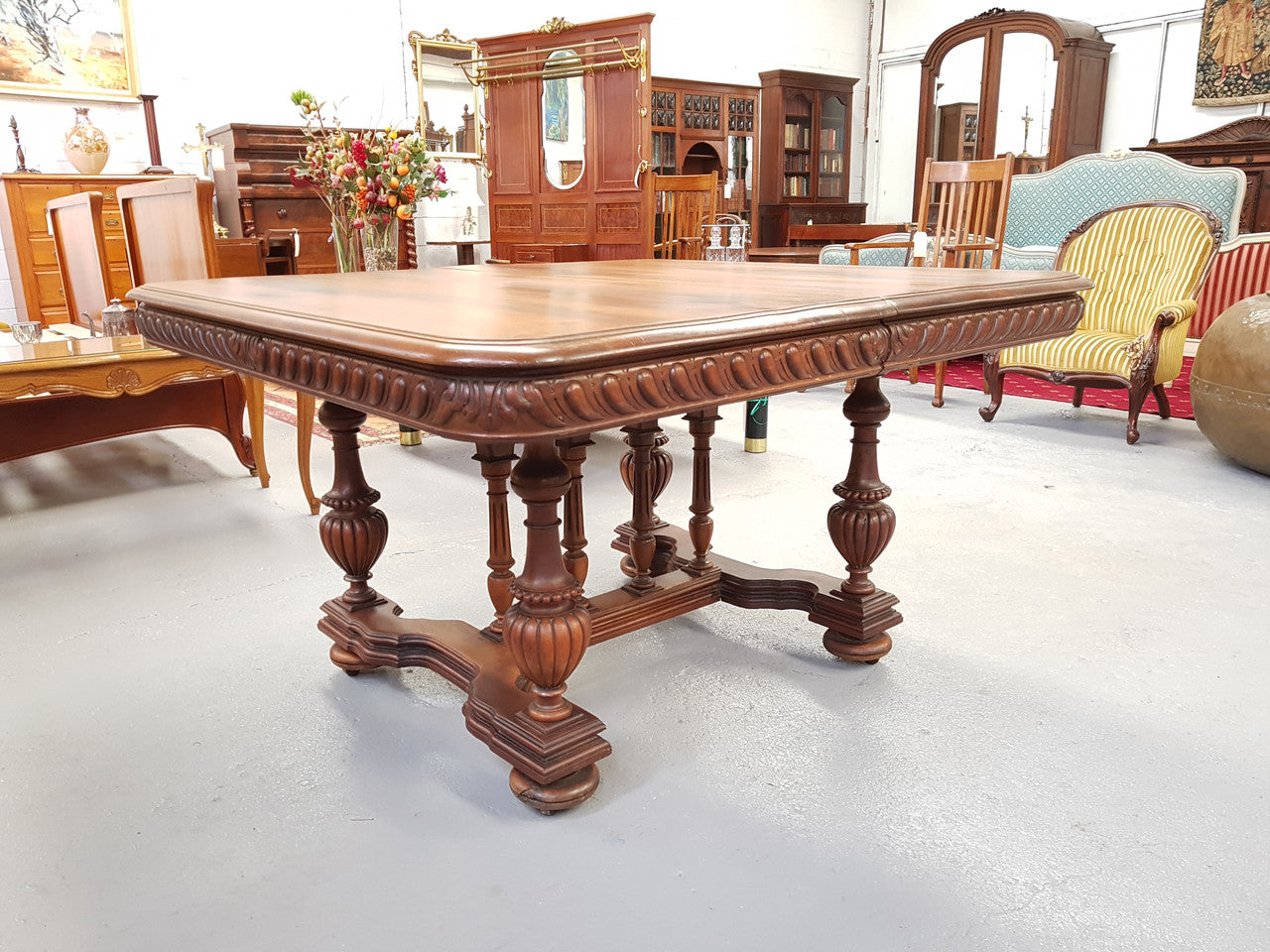 Henry II Style Walnut extension dining table. The table pulls out and it has two pine extension leaves that can be added to extend the table up to an extra 101 cm long. Tabletop and pine extension leaves are in good original condition with a wax finish.