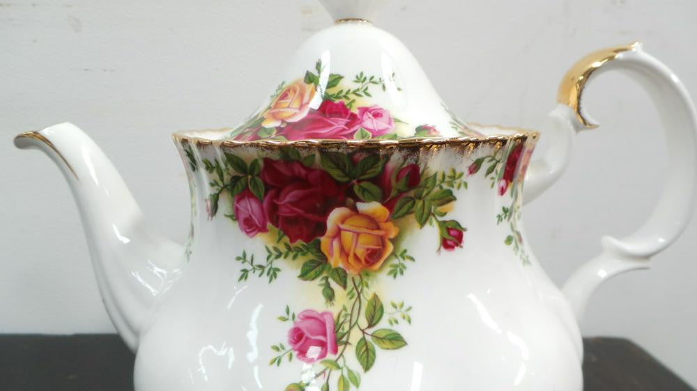 Royal Albert Country Roses Tea Pot | Antique & Vintage | Moonee Ponds Antiques | Australia Wide Delivery