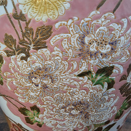 Beautiful modern large Chinese style floral lidded pot decorated with lovely Chrysanthemum flowers and in good condition. Maker on bottom please see photos.