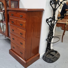 Lovely Antique English walnut tallboy/ chest of drawers. There are five drawers which all differ in sizes and have lovely hardware. It is in good original detailed condition.