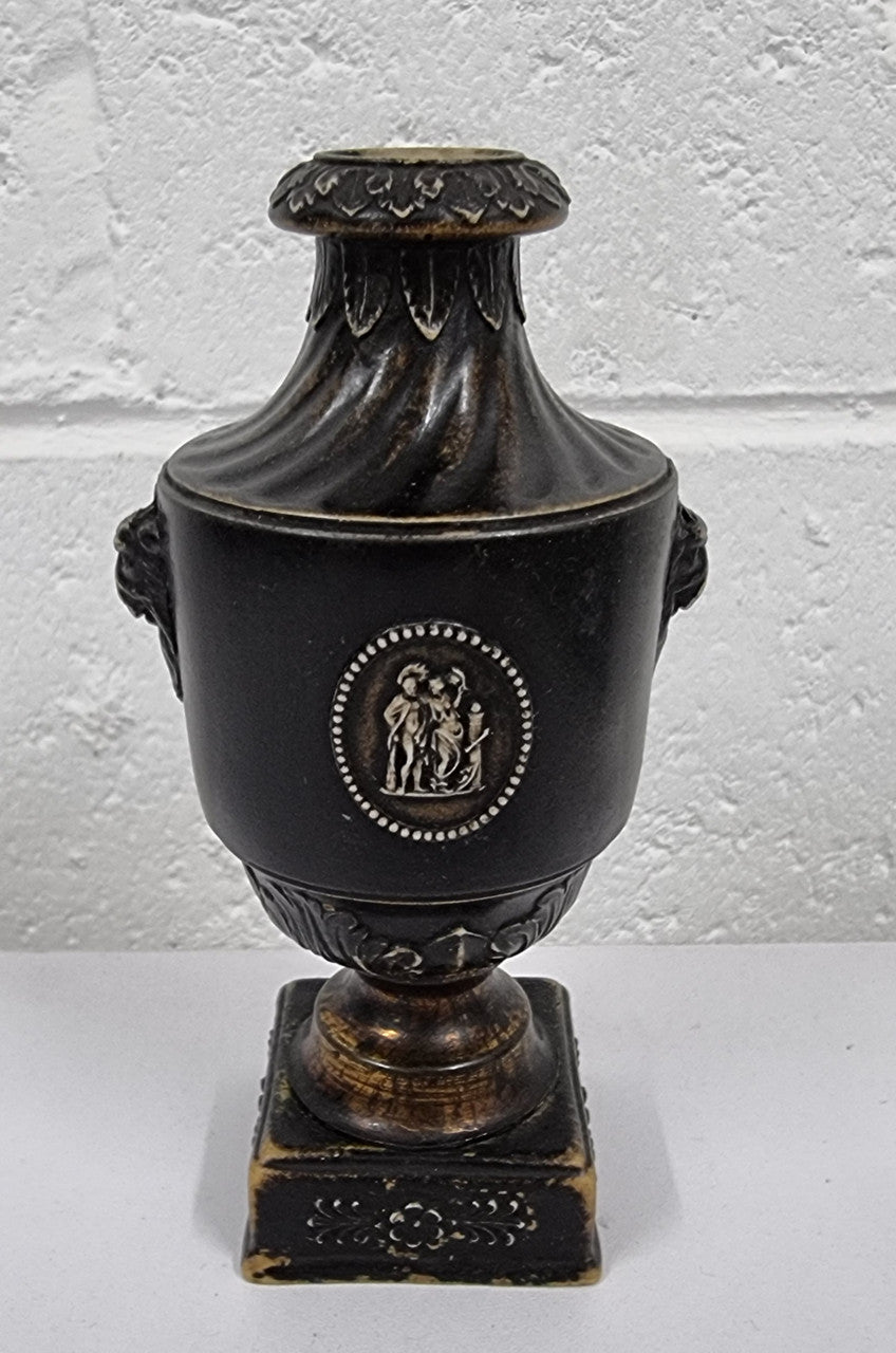 Lovely Victorian Wedgwood Georgian style small urn. In good original condition, please view photos as they help form part of the description.