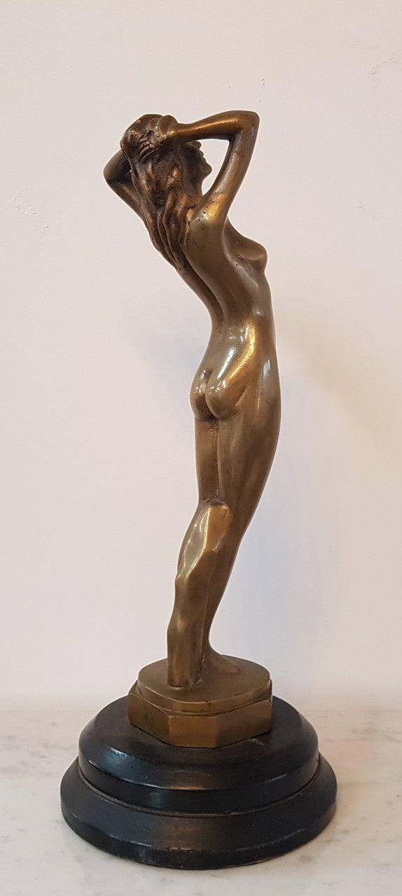 Here we have a lovely circa 1930's solid Art Deco bronze statue of a female on a wooden base. In good original condition.