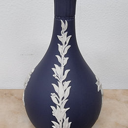 Wedgwood blue and white Jasper Ware bud vase. It is in good original condition with no chips or cracks, please view photos as they help form part of the description.