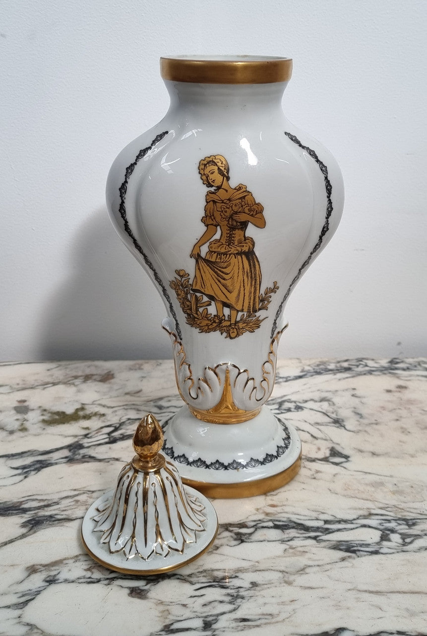 French 19th century Limoges style vase with lid. In good original condition with no chips or cracks. Please view photos as they help form part of the description.