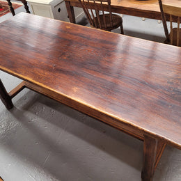 French oak stretcher base refectory table. It has been sourced from France and is in good original condition. Please see pictures to form part of the description.