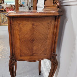 French Louis XV style Walnut single bedside cupboard with inset marble top. It has been sourced from France and is in good original detailed condition.