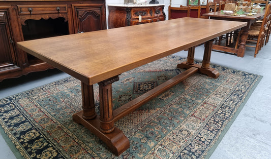 French Oak double pedestal Farmhouse dining table. You can very comfortably fit eight chairs around the table with three chairs down each side and one chair at both ends. In very good original detailed condition.
