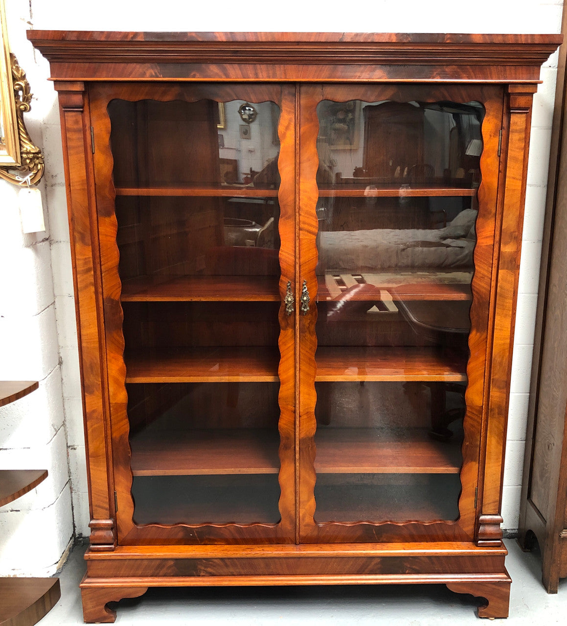 Beautiful Victorian flame Mahogany bookcase/display cabinet. It has four adjustable shelves and is in good original detailed condition.