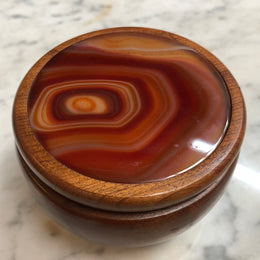 An Australian Blackwood & Agate Round Box