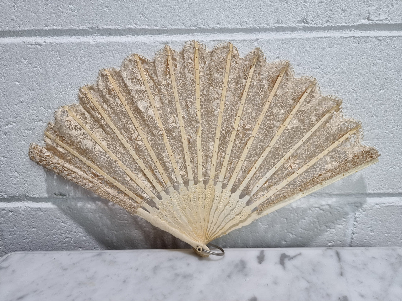 Beautiful Edwardian bone and lace hand held fan. In good original condition, please view photos as they help form part of the description.