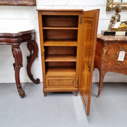 French Art Deco inlaid Oak curio/side cabinet with a lift up top and glass underneath. There are two fixed shelves, two adjustable shelves and one hidden drawer. Sourced from France and in good original condition.