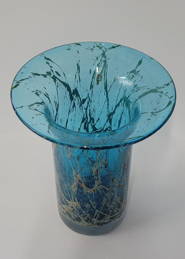 Stunning signed "Mdina" Maltese art glass vase. Beauitufl colours and in good original condition with no chips or cracks. Please view photos as they help form part of the description.