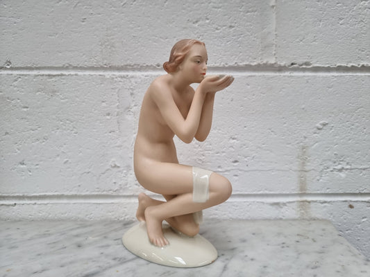 Elegant Art Deco kneeling nude female figurine by "Pirken Hammer". Circa 1918-1938.